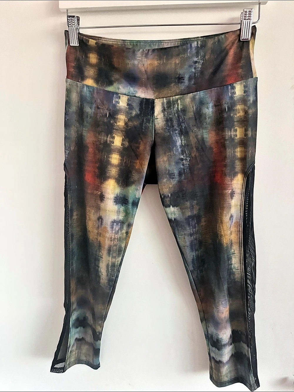 Onzie Abstract Print Leggings in Black & Multicolor
